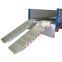 Lunghezza Di Rampa 2.00m - Altezza Raggiungibile 600mm - Portata Max A Coppia In Base Al Passo: 1.50m:21700kg /1.750m:21700kg/ 2.00m:21700kg - Prezzo Unitario - M120S/5/20ALU